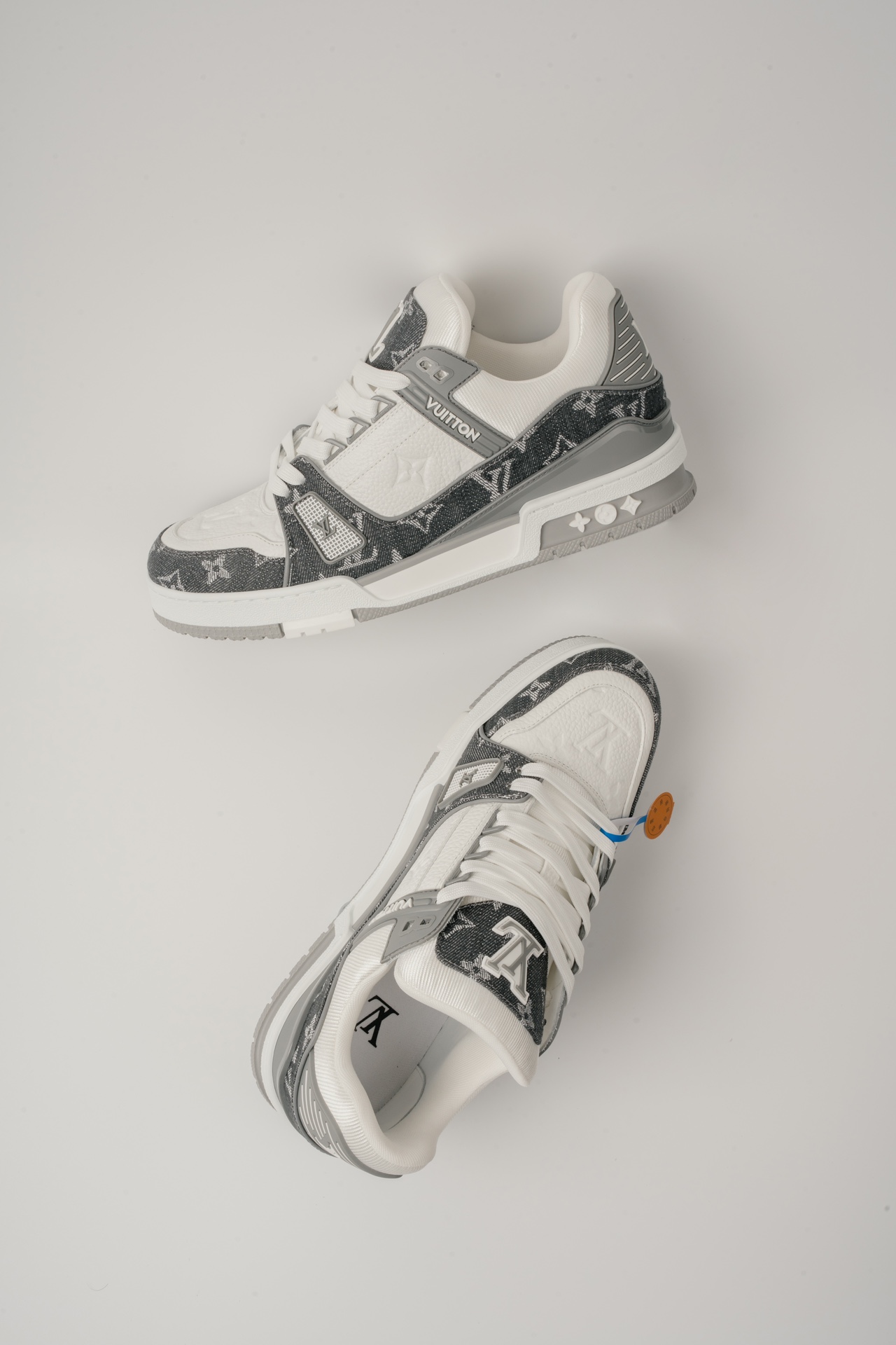 LOUIS VUITTON Trainer 皮革 圓頭繫帶 字母簽名 低幫 板鞋 鴛鴦 男女同款