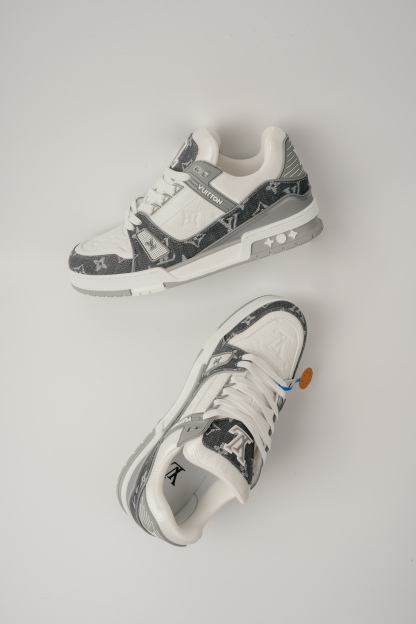 LOUIS VUITTON Trainer 皮革 圓頭繫帶 字母簽名 低幫 板鞋 鴛鴦 男女同款