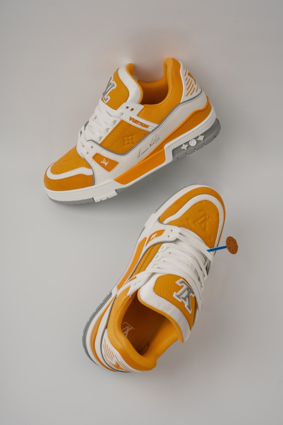 LOUIS VUITTON Trainer 皮革 圓頭繫帶 字母簽名 低幫 板鞋 鴛鴦 男女同款