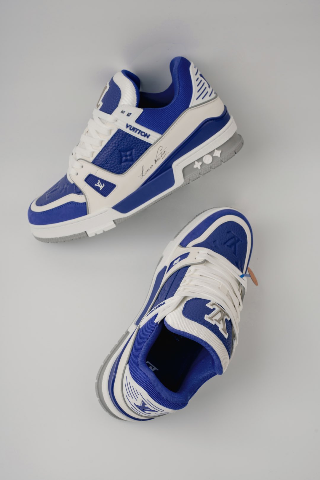 LOUIS VUITTON Trainer 皮革 圓頭繫帶 字母簽名 低幫 板鞋 鴛鴦 男女同款