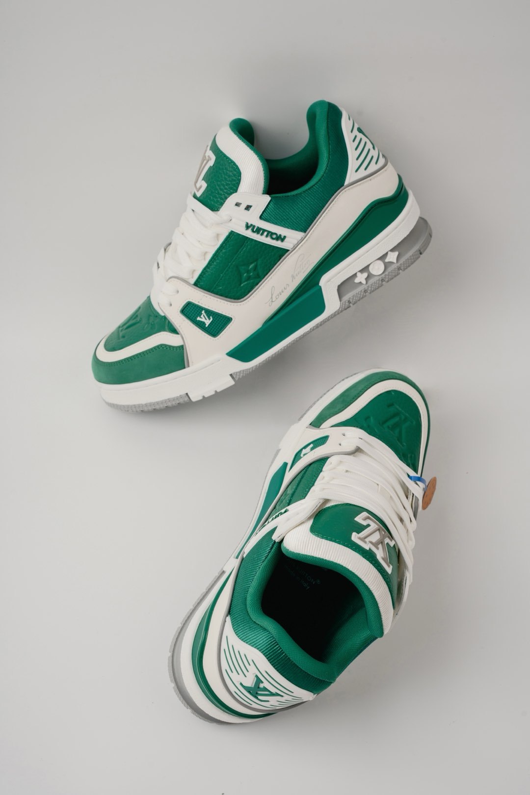 LOUIS VUITTON Trainer 皮革 圓頭繫帶 字母簽名 低幫 板鞋 鴛鴦 男女同款