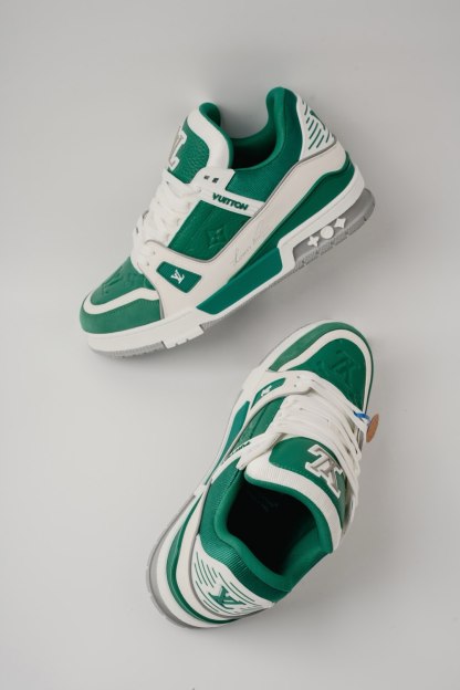 LOUIS VUITTON Trainer 皮革 圓頭繫帶 字母簽名 低幫 板鞋 鴛鴦 男女同款