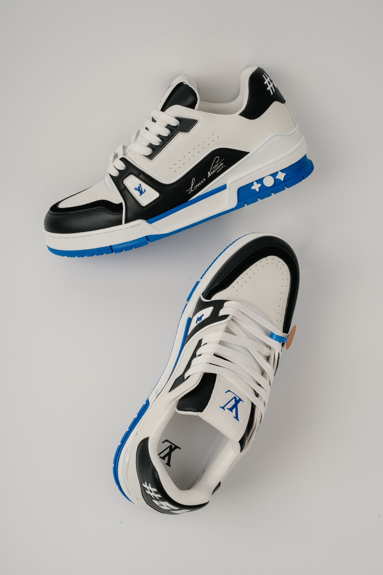 LOUIS VUITTON Trainer 皮革 圓頭繫帶 字母簽名 低幫 板鞋 鴛鴦 男女同款