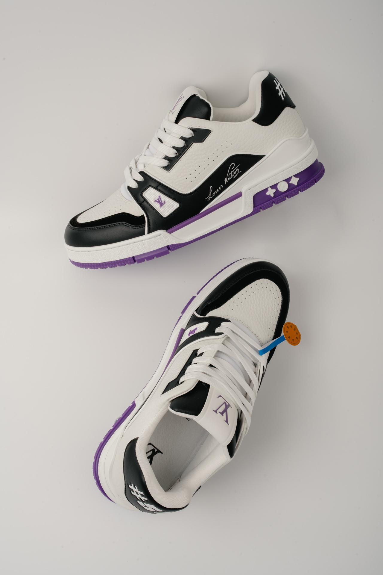 LOUIS VUITTON Trainer 皮革 圓頭繫帶 字母簽名 低幫 板鞋 鴛鴦 男女同款