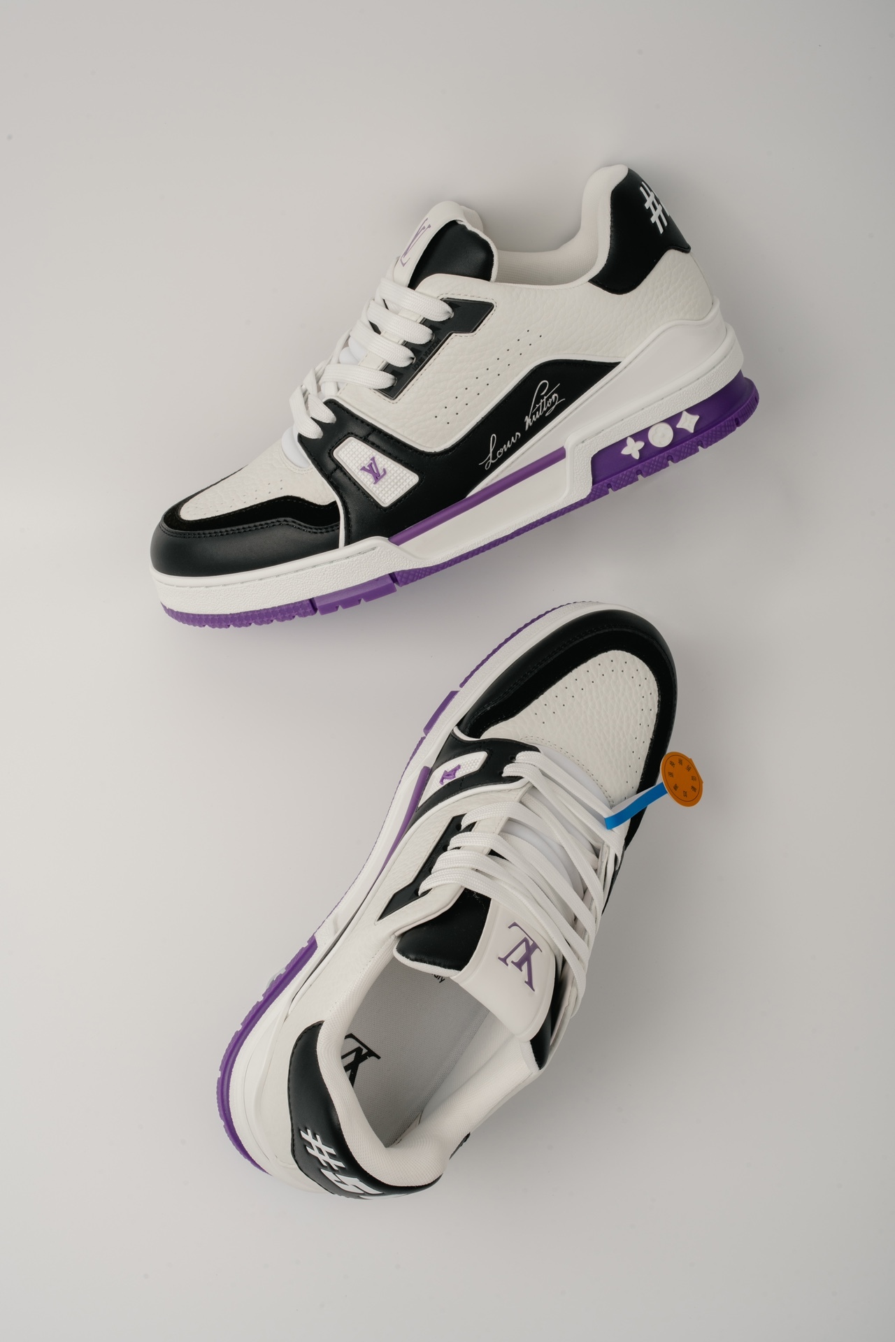 LOUIS VUITTON Trainer 皮革 圓頭繫帶 字母簽名 低幫 板鞋 鴛鴦 男女同款