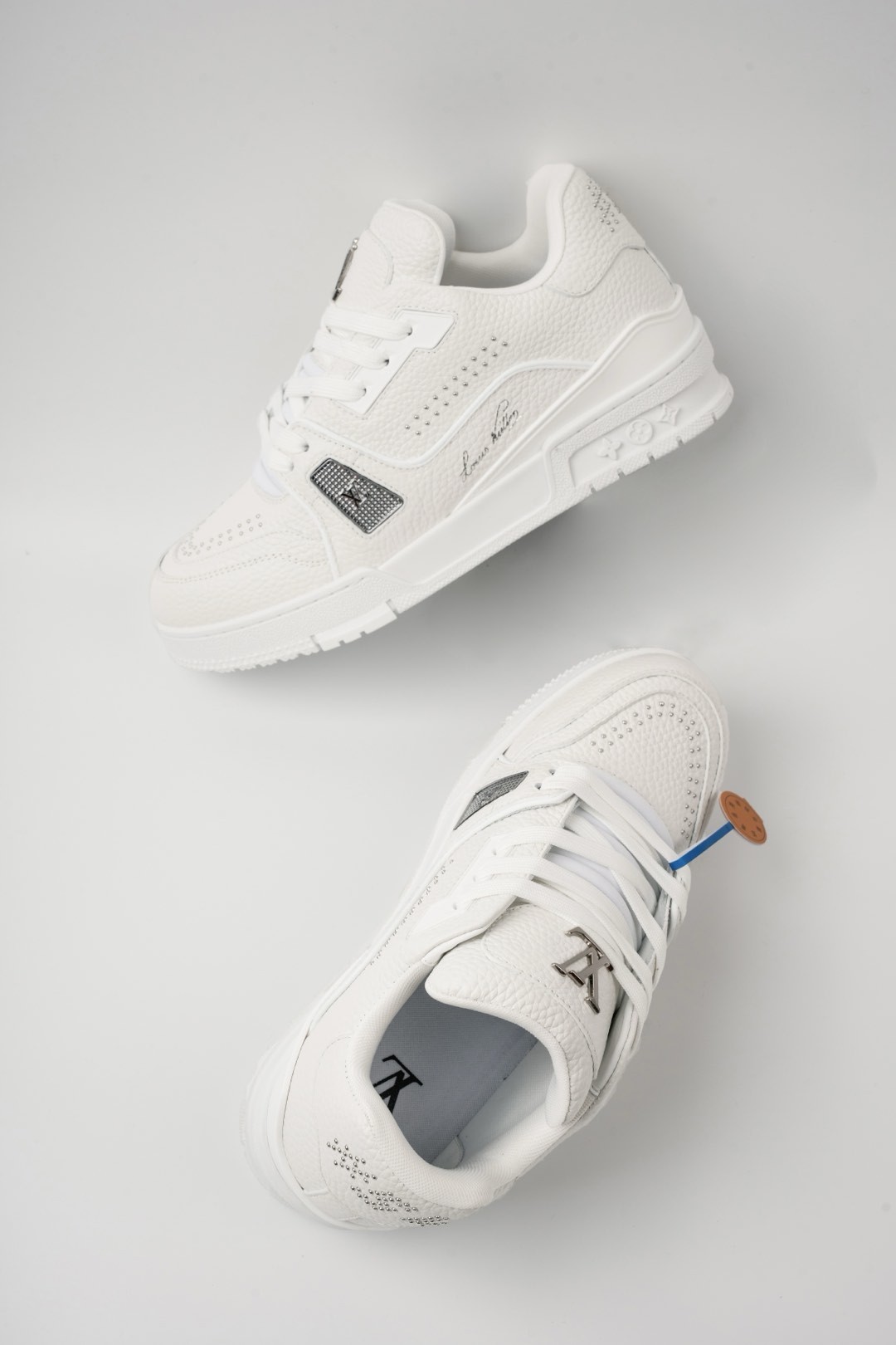  LV Trainer 紐釘款 男女同款