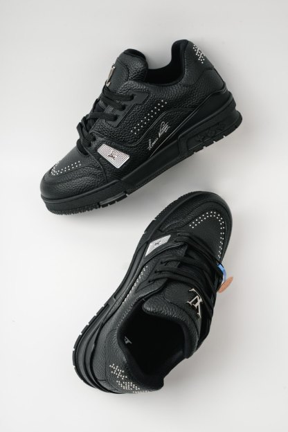  LV Trainer 紐釘款 男女同款