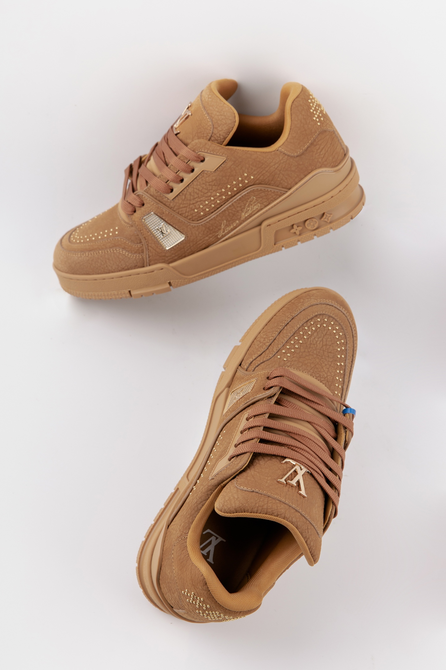  LV Trainer 紐釘款 男女同款