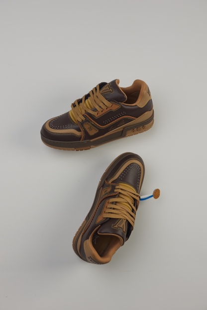  LV Trainer 紐釘款 男女同款