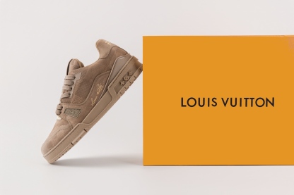 LV TRAINER 格紋壓紋款 男女同款