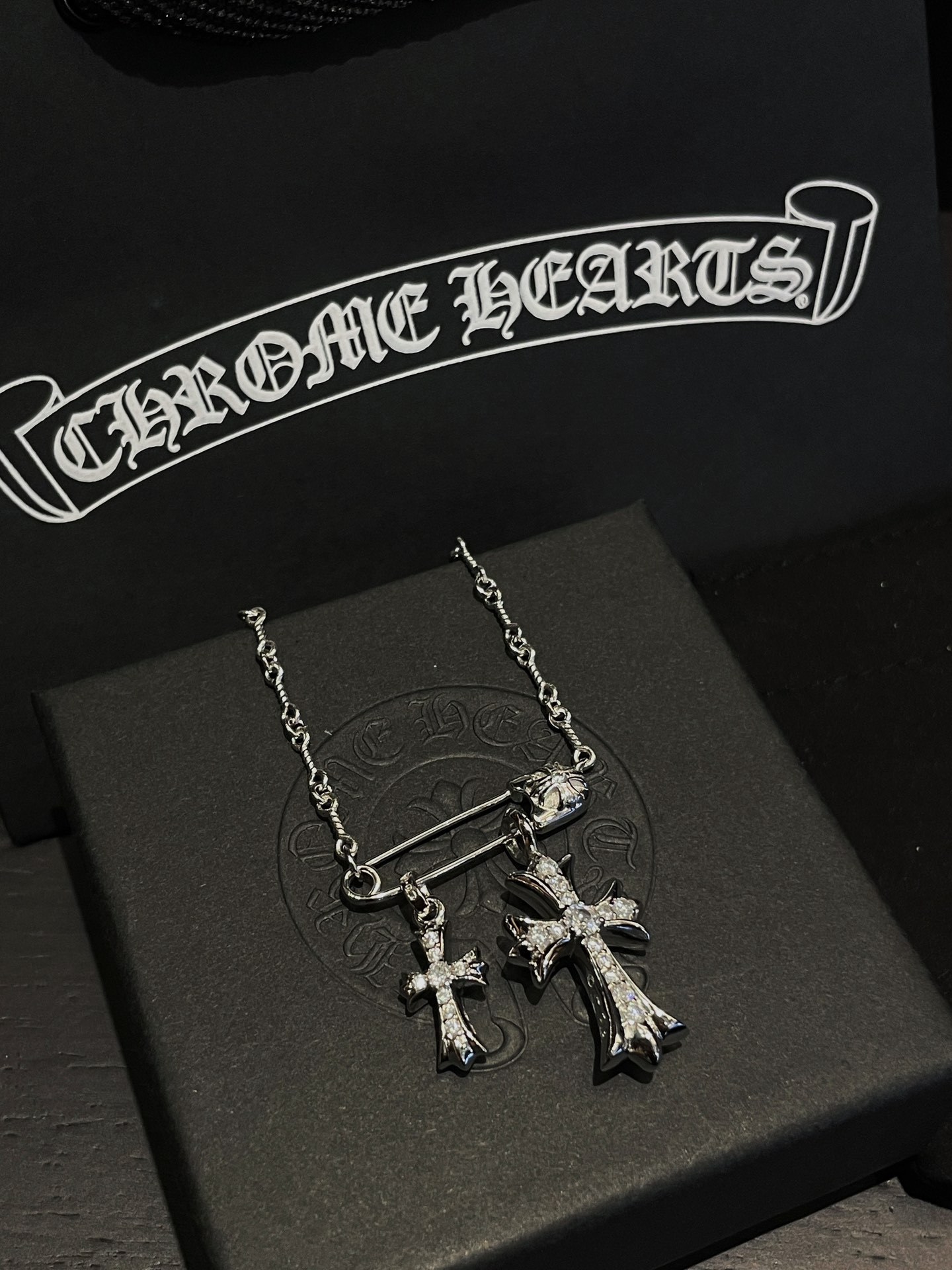 𝐂𝐡𝐫𝐨𝐦𝐞 𝐡𝐞𝐚𝐫𝐭𝐬 克羅心 銀鍍白金 鑲石別針雙十字項鍊