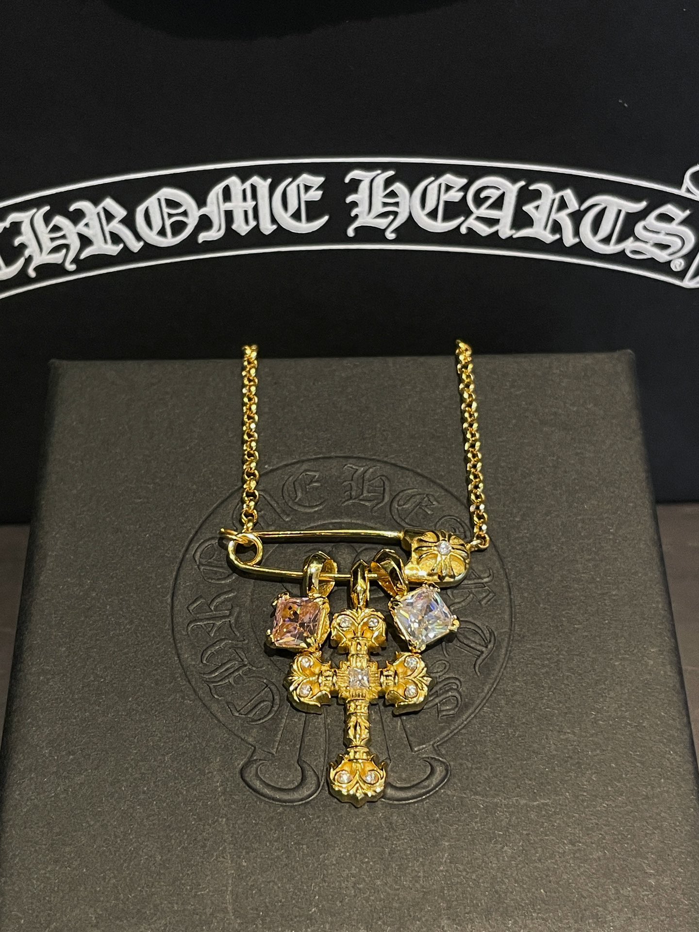 Chrome Hearts（CH / 克罗心）别针火焰十字架镀金方糖项链（金）