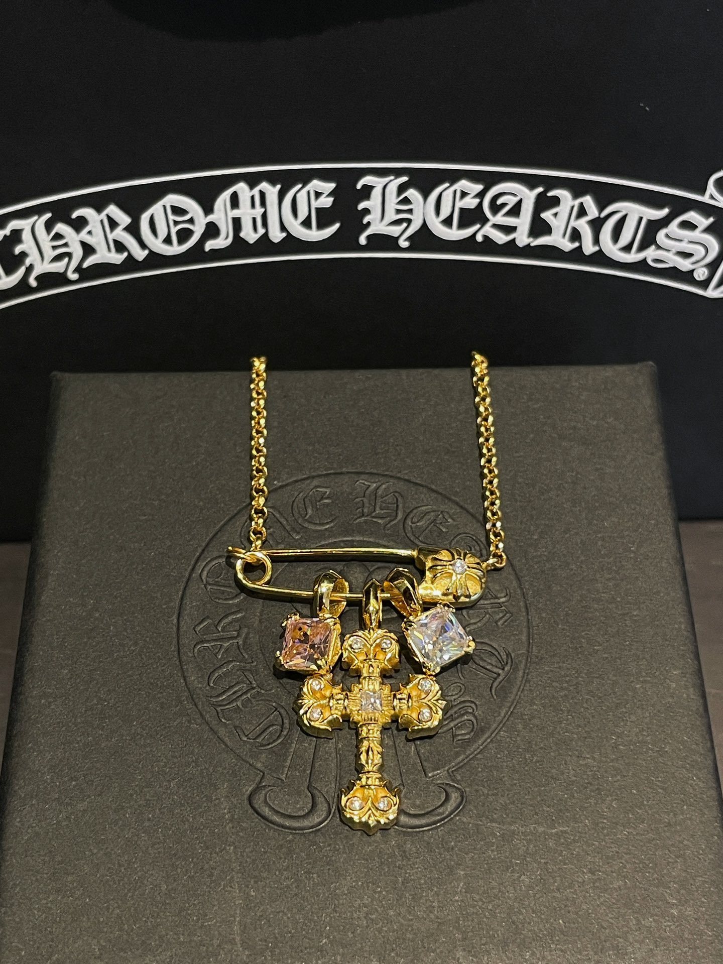 Chrome Hearts（CH / 克罗心）别针火焰十字架镀金方糖项链（金）