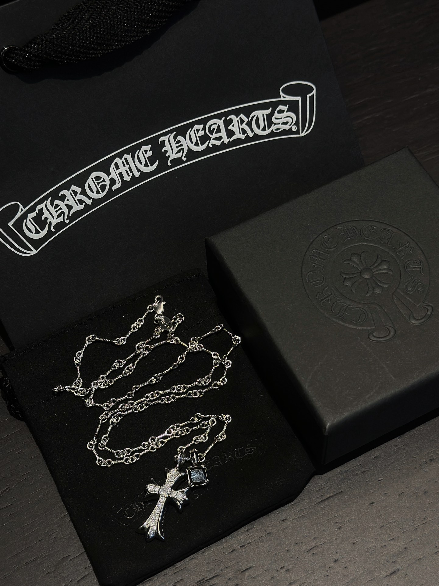 Chrome Hearts（克罗心）十字架镀白金方糖项链（黑）