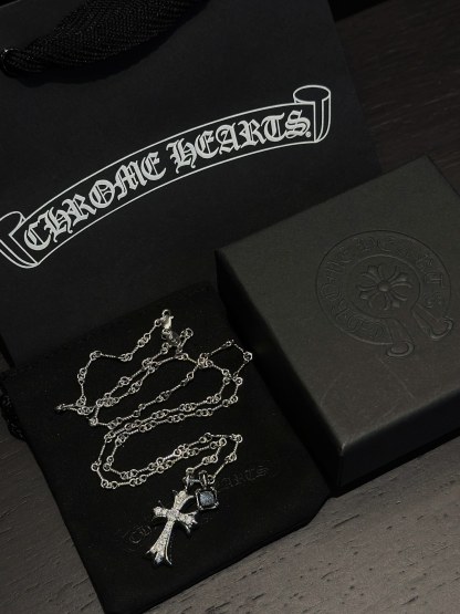 Chrome Hearts（克罗心）十字架镀白金方糖项链（黑）