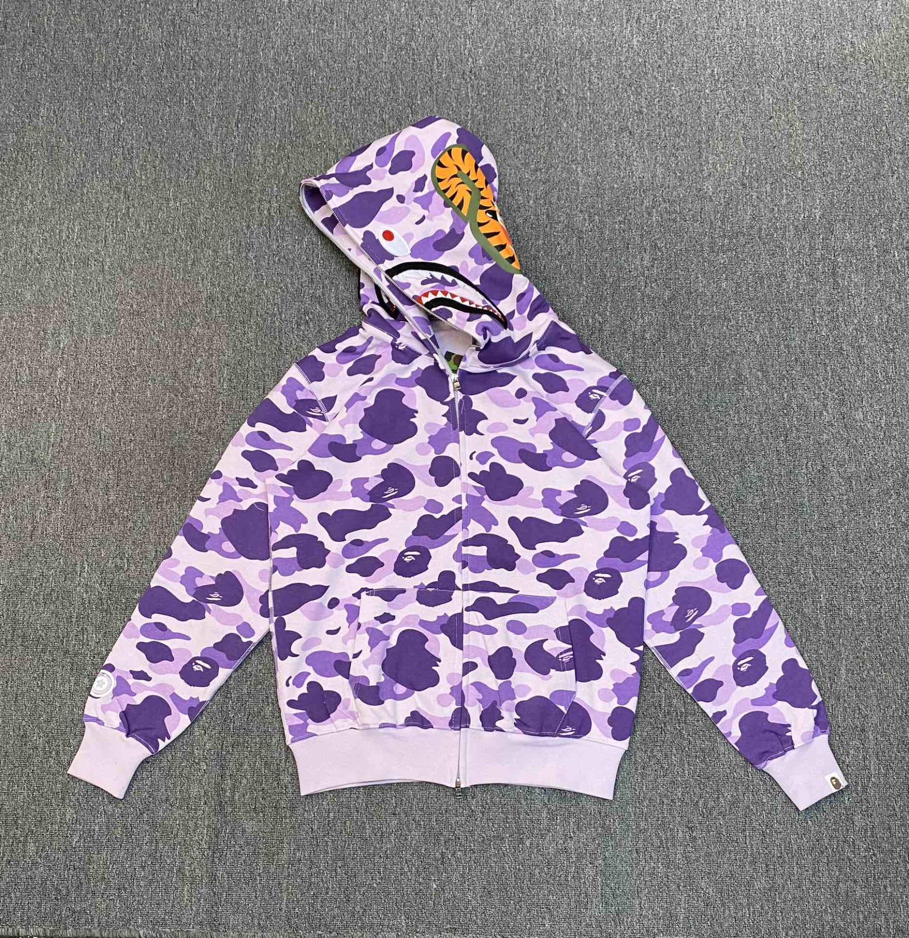 P215 XX096 BAPE 台北限定香芋紫迷彩鲨鱼拉链卫衣 215