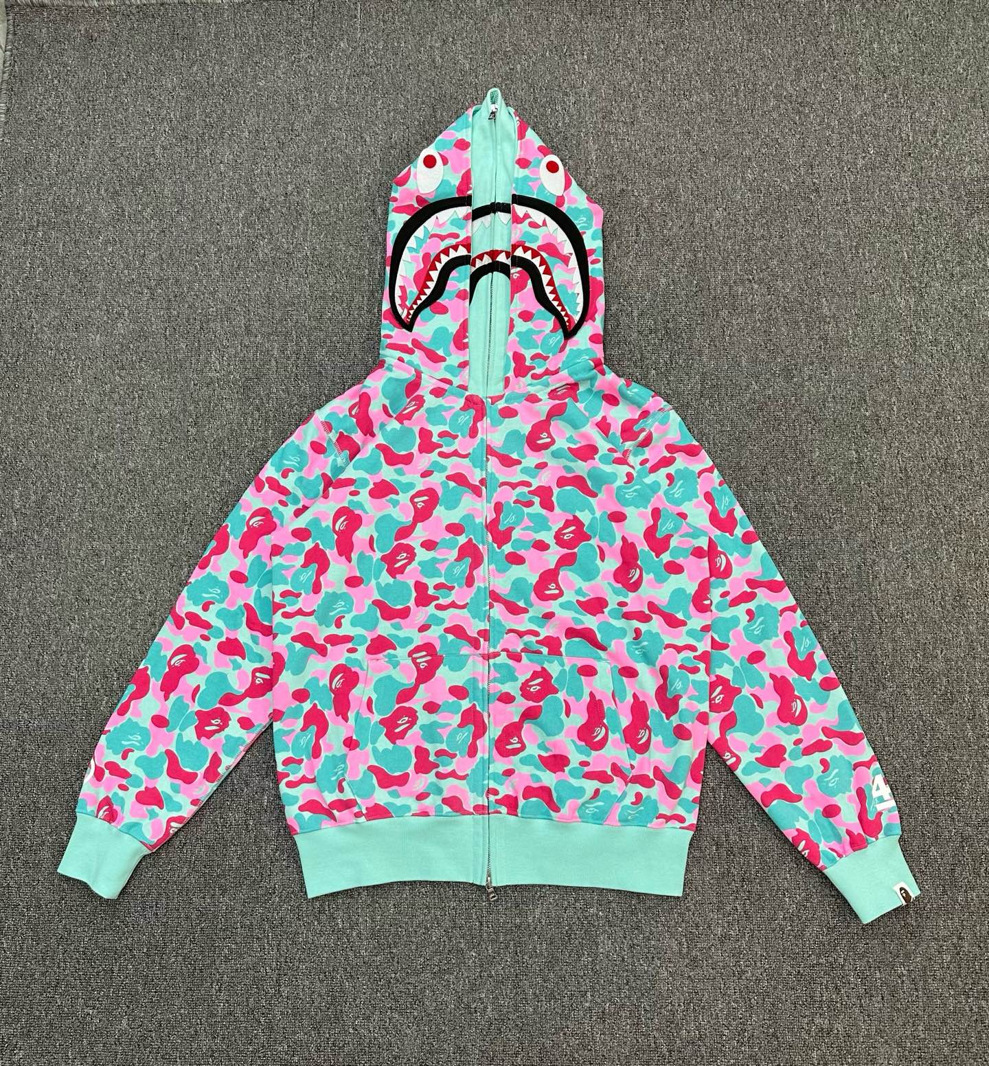P245 XX208 A BATHING APE 邁阿密 4 週年 WGM 字母貼布迷彩圖案雙重連帽拉鍊衛衣 245
