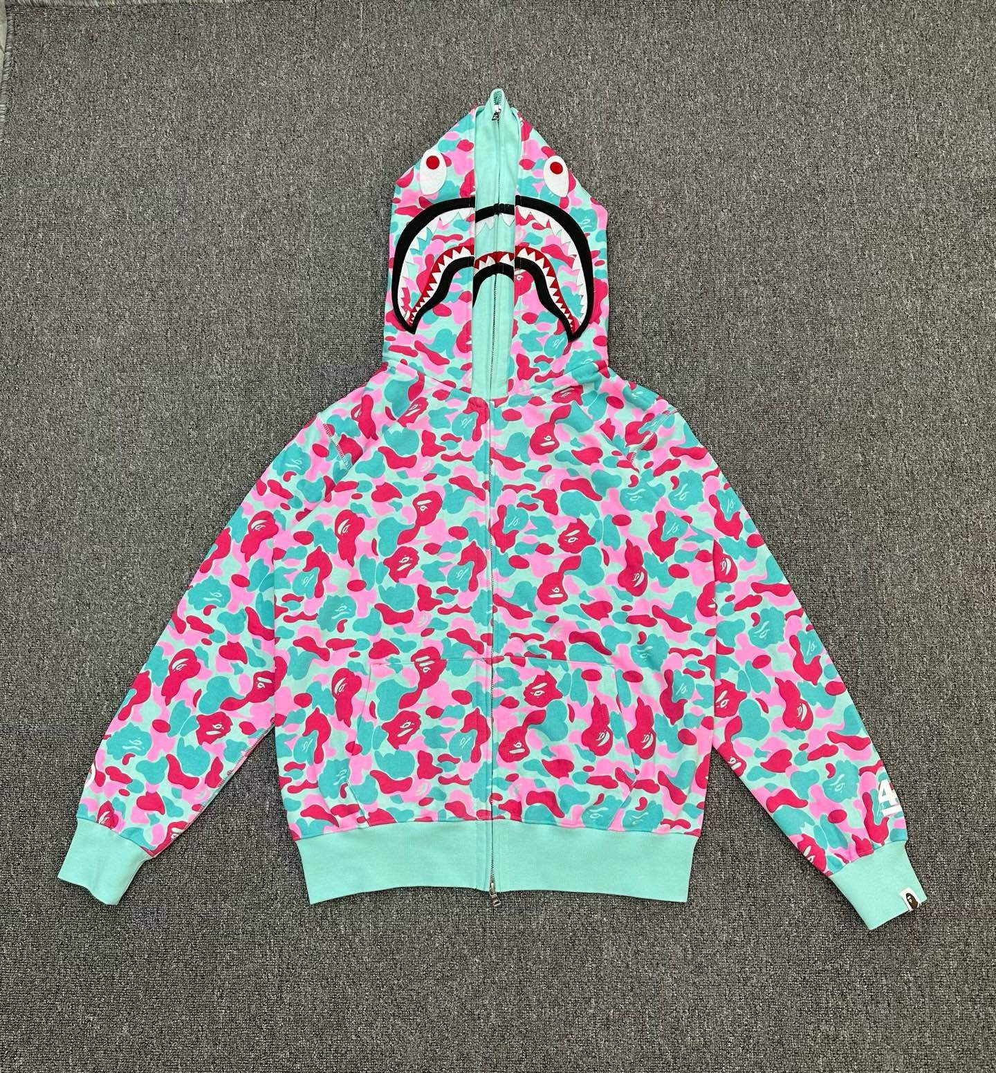 P245 XX208 A BATHING APE 邁阿密 4 週年 WGM 字母貼布迷彩圖案雙重連帽拉鍊衛衣 245