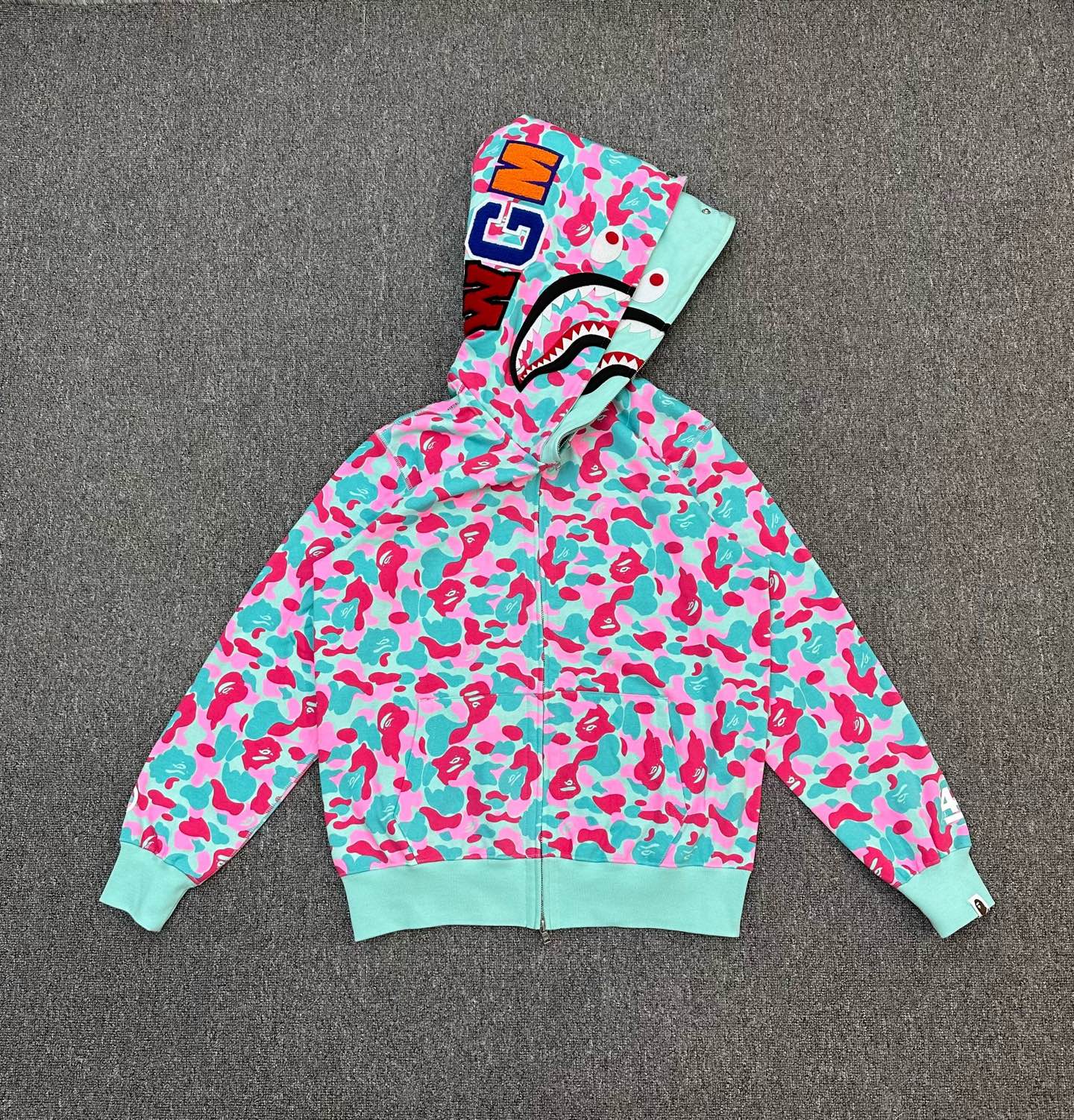 P245 XX208 A BATHING APE 邁阿密 4 週年 WGM 字母貼布迷彩圖案雙重連帽拉鍊衛衣 245