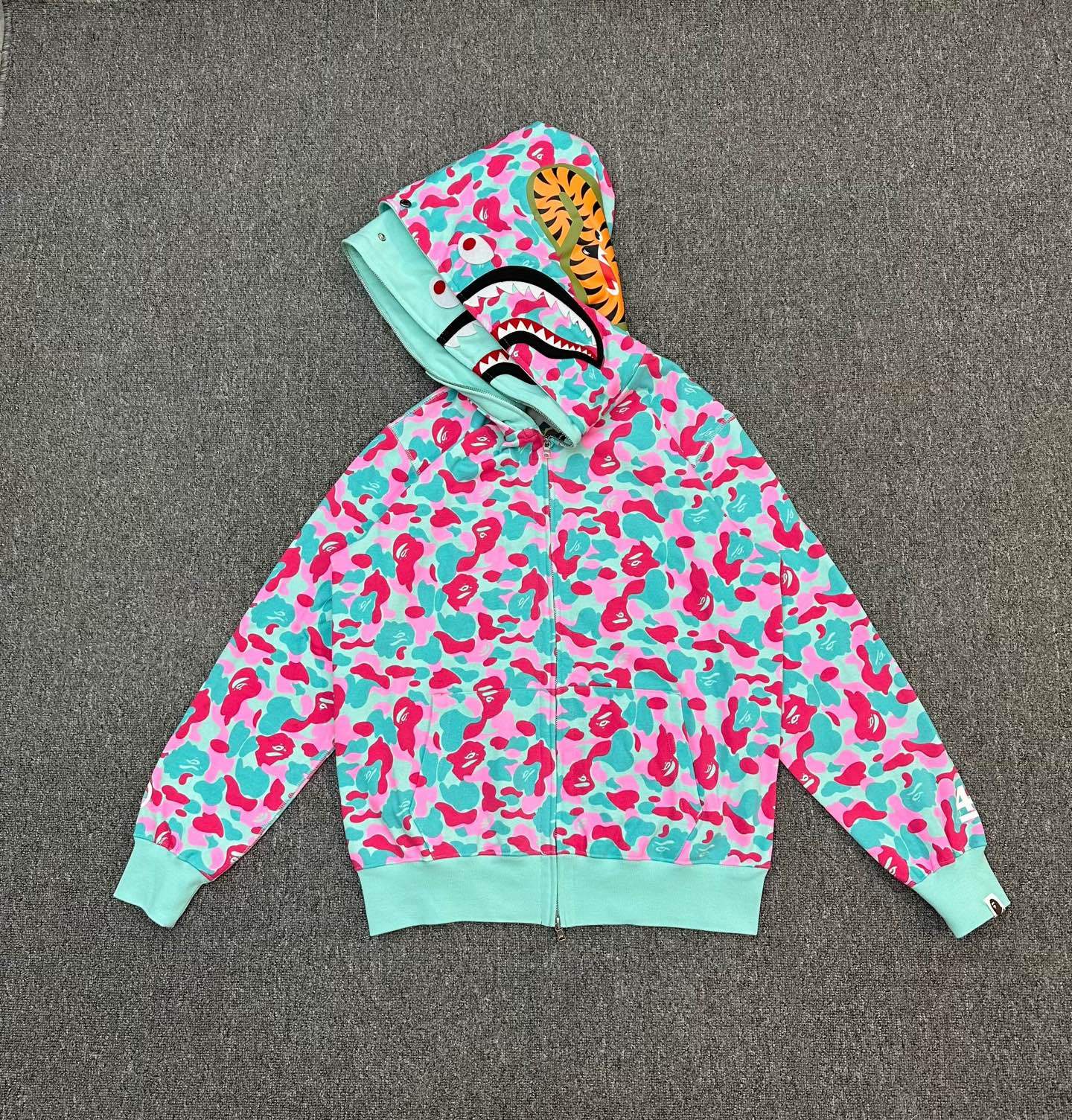 P245 XX208 A BATHING APE 邁阿密 4 週年 WGM 字母貼布迷彩圖案雙重連帽拉鍊衛衣 245