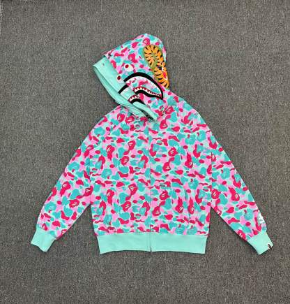 P245 XX208 A BATHING APE 邁阿密 4 週年 WGM 字母貼布迷彩圖案雙重連帽拉鍊衛衣 245