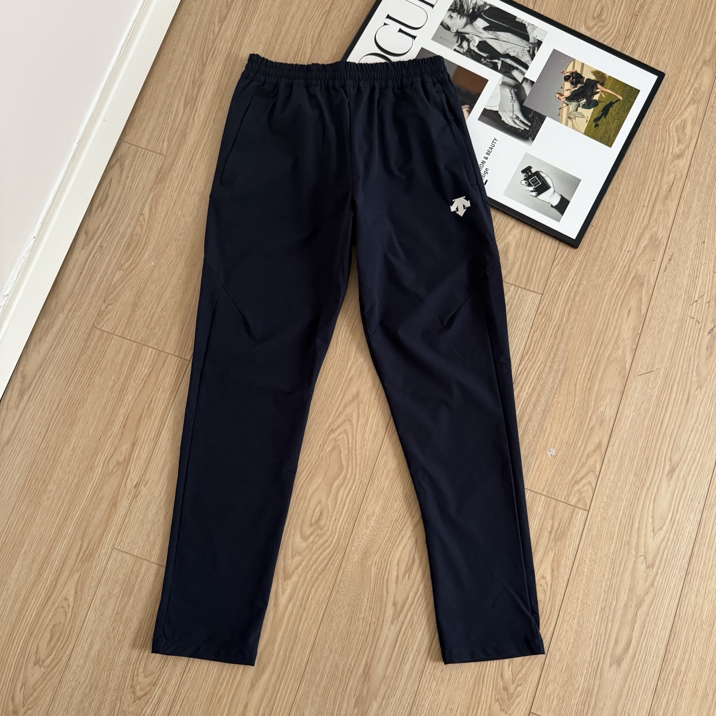 DESCENTE 迪桑特｜SCHEMATECH 冷感男子運動休閒長褲