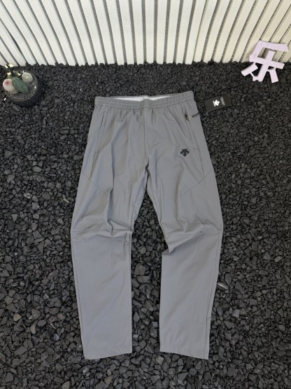 DESCENTE 迪桑特 夏季新款男士三色商務通勤 logo 圖案梭織簡約拉鍊口袋運動速乾休閒褲長褲
