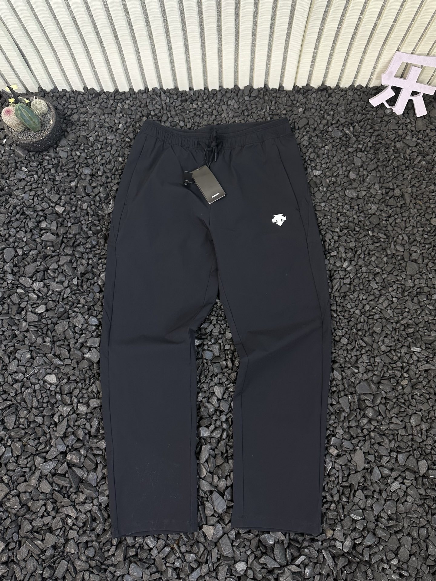 DESCENTE / 迪桑特 夏季新款男士纯色 logo 印花壓膠商務通勤休閒登山運動速乾透氣輕薄休閒褲長褲