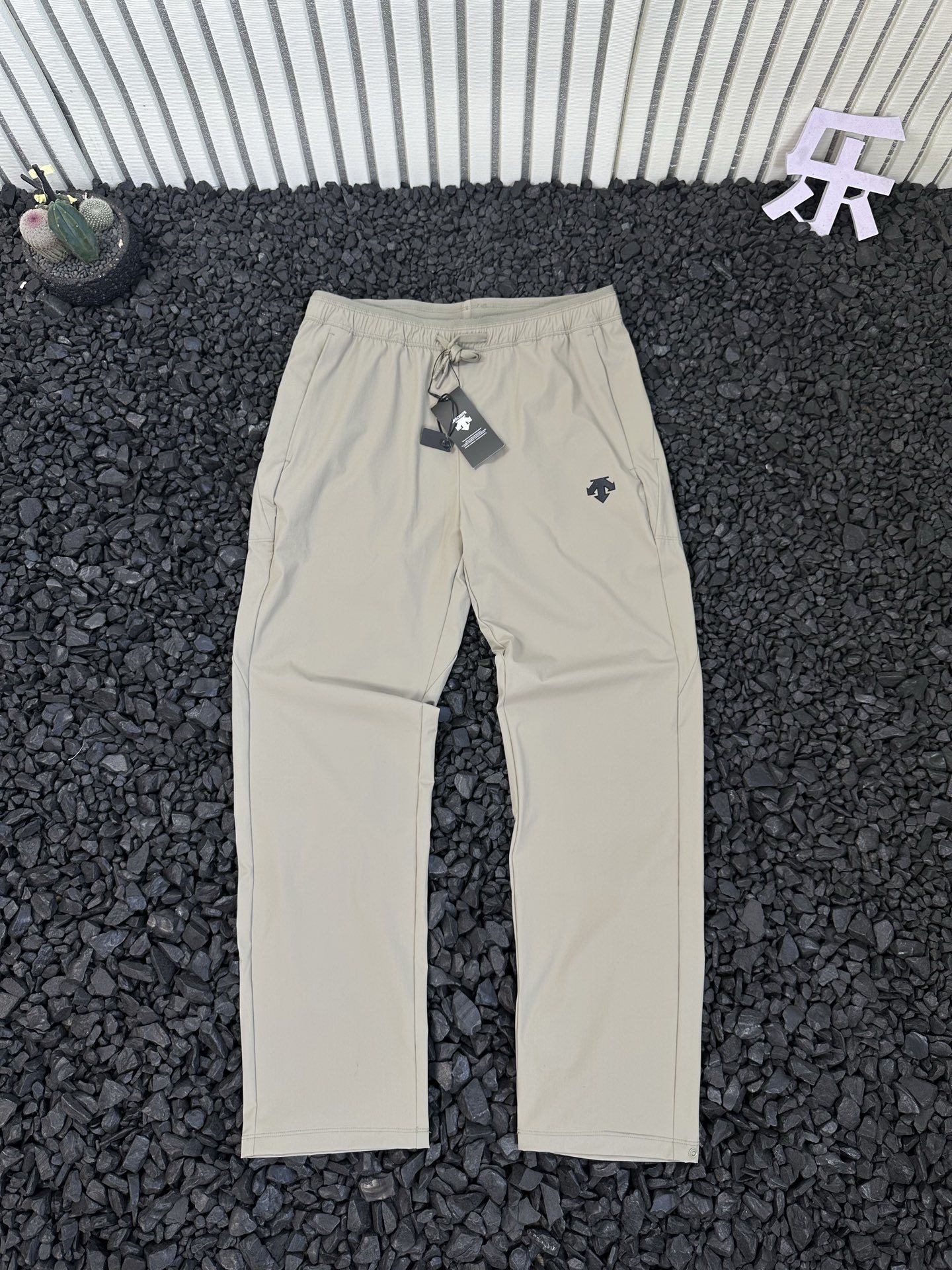 DESCENTE / 迪桑特 夏季新款男士纯色 logo 印花壓膠商務通勤休閒登山運動速乾透氣輕薄休閒褲長褲