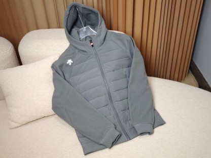 DESCENTE TRAINING 系列 連帽輕薄羽絨服