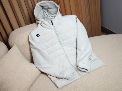 DESCENTE TRAINING 系列 連帽輕薄羽絨服