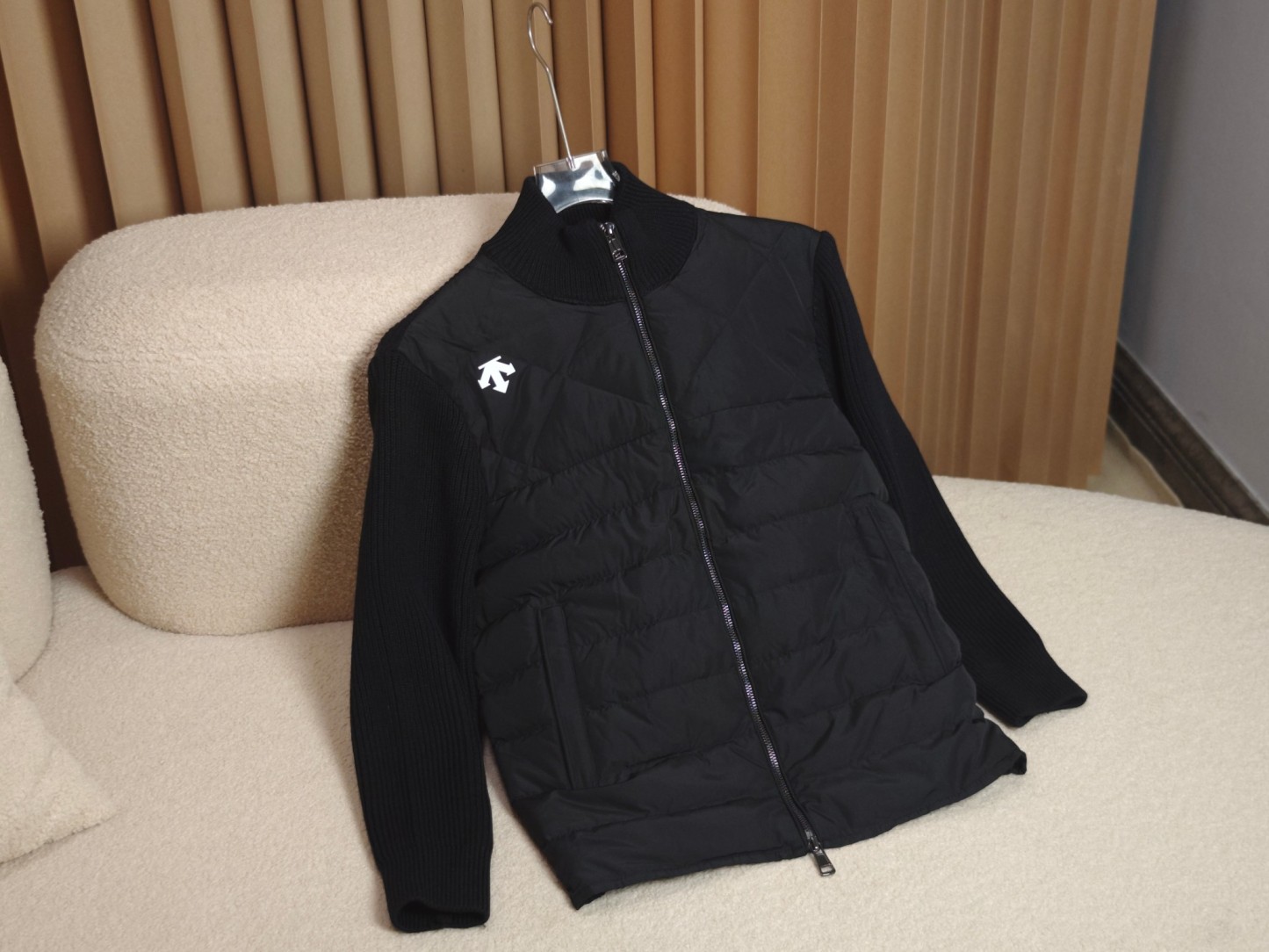 DESCENTE 針織立領輕薄羽絨服