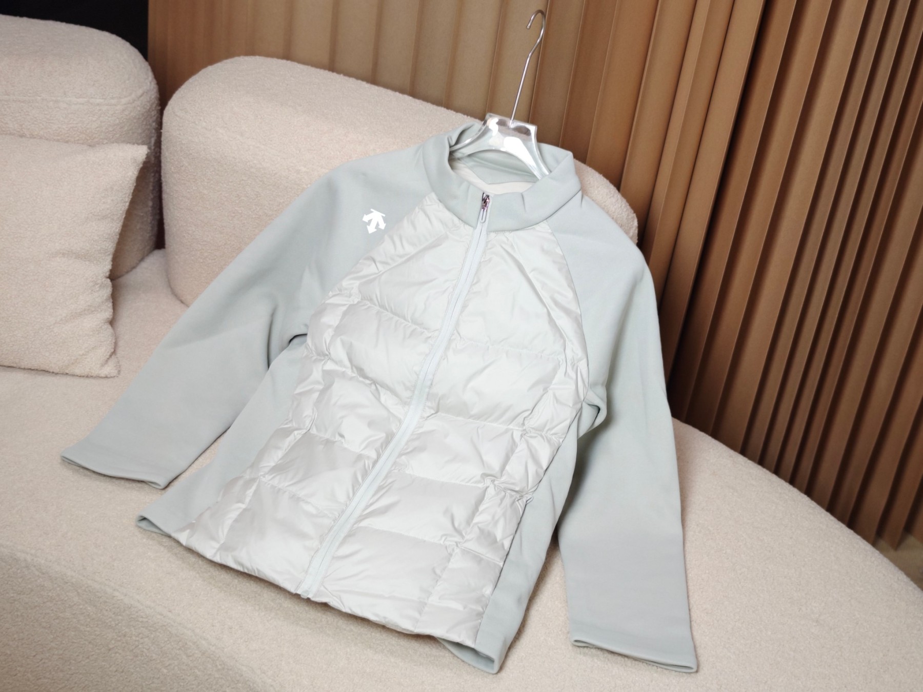 DESCENTE TRAINING 系列 立領輕薄羽絨服