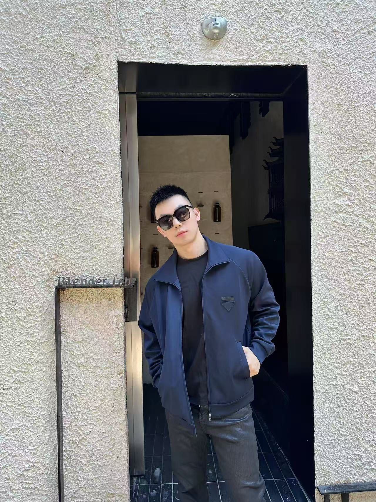 Prada三角布標套裝夾克外套