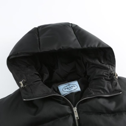 Prada女士再生尼龍連帽羽絨服