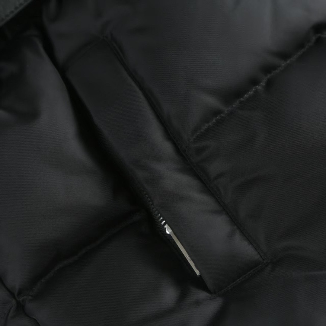 Prada女士再生尼龍連帽羽絨服