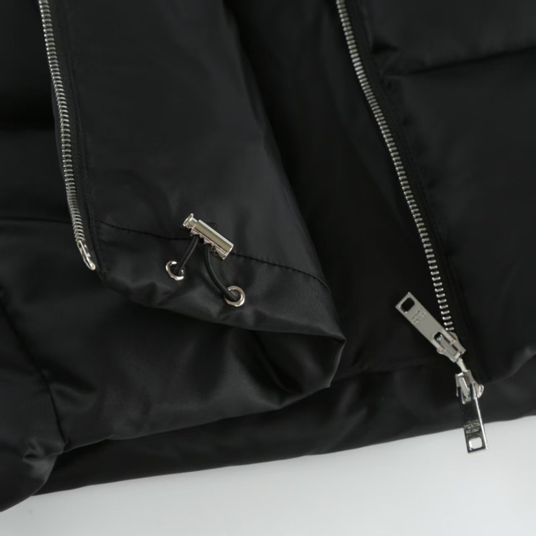 Prada女士再生尼龍連帽羽絨服