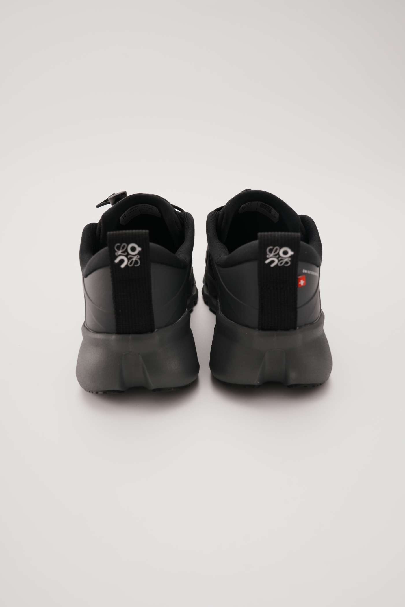 LOEWE X ON 昂跑 Cloudsolo 舒適跑步鞋 黑色（男女同款）