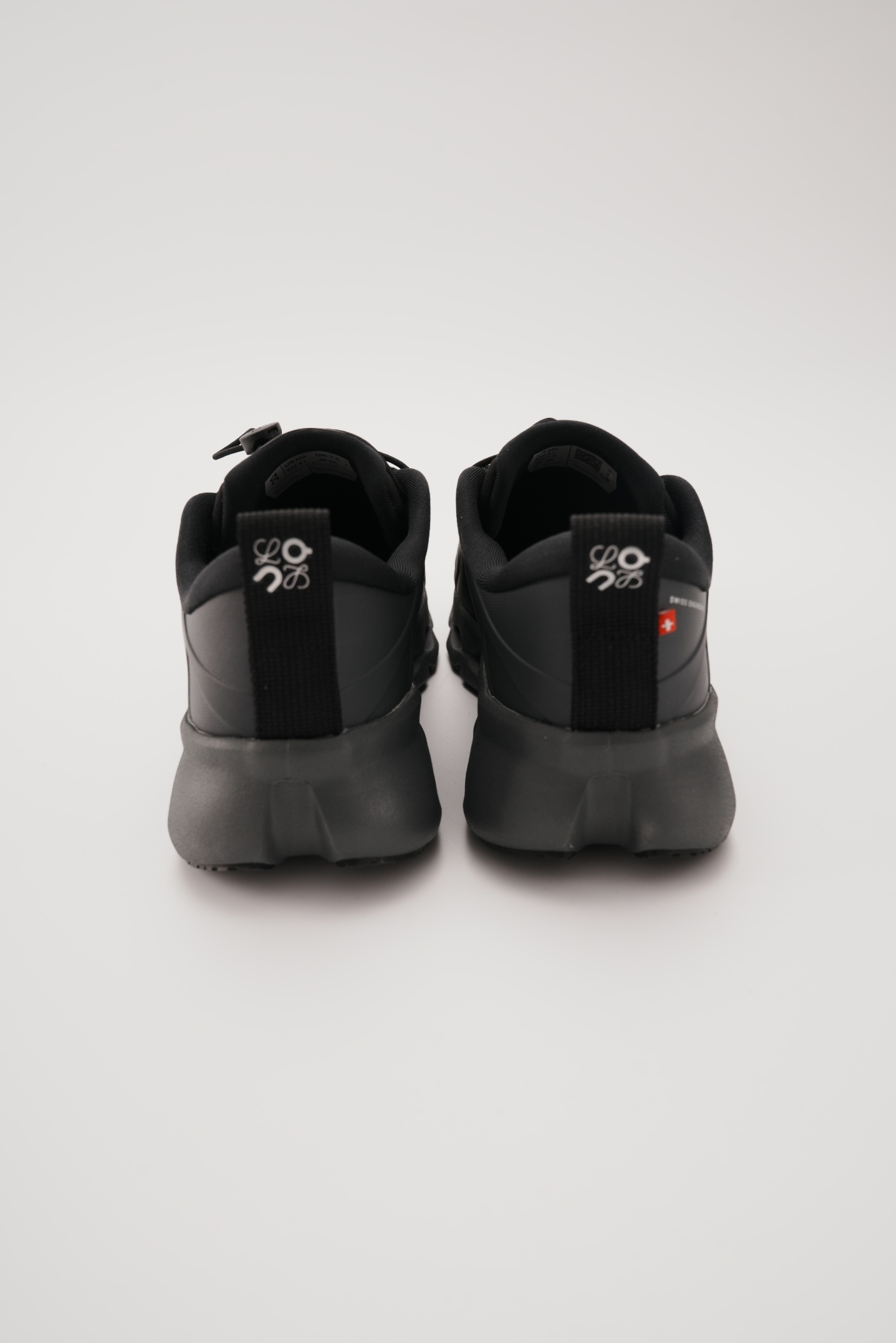 LOEWE X ON 昂跑 Cloudsolo 舒適跑步鞋 黑色（男女同款）