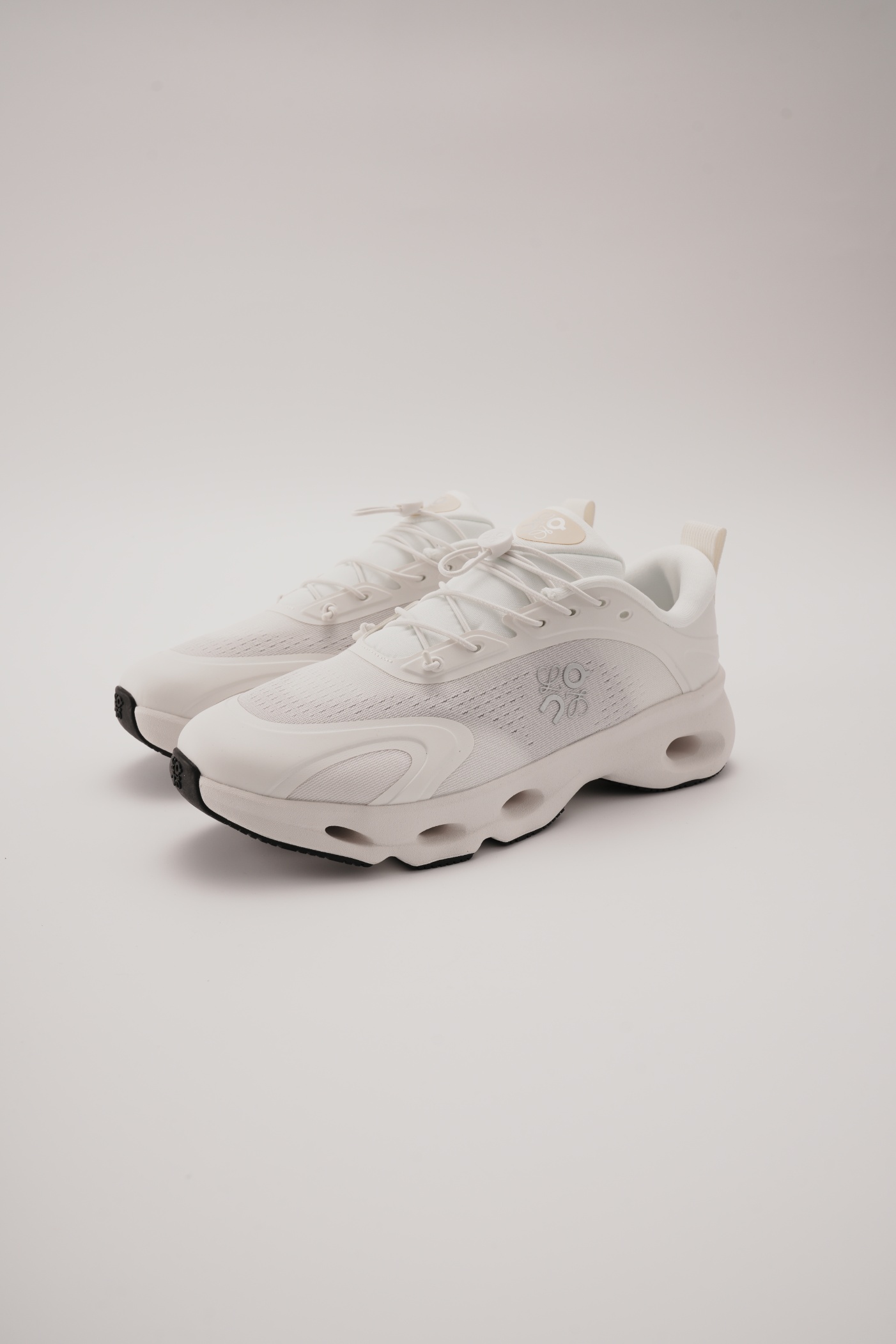 LOEWE X ON 昂跑 Cloudsolo 舒適跑步鞋 白（男女同款）