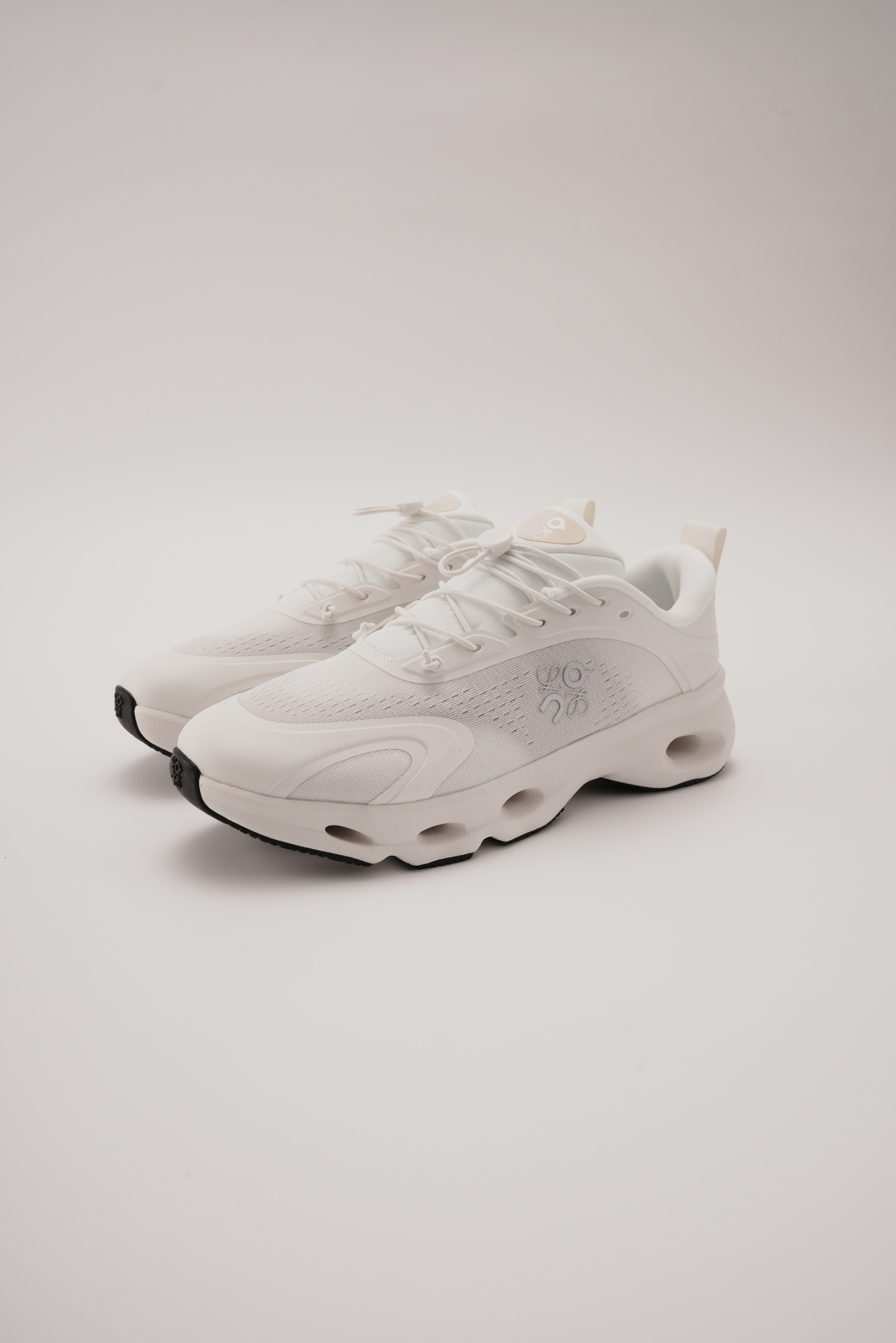 LOEWE X ON 昂跑 Cloudsolo 舒適跑步鞋 白（男女同款）