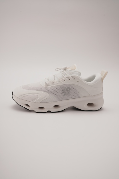 LOEWE X ON 昂跑 Cloudsolo 舒適跑步鞋 白（男女同款）