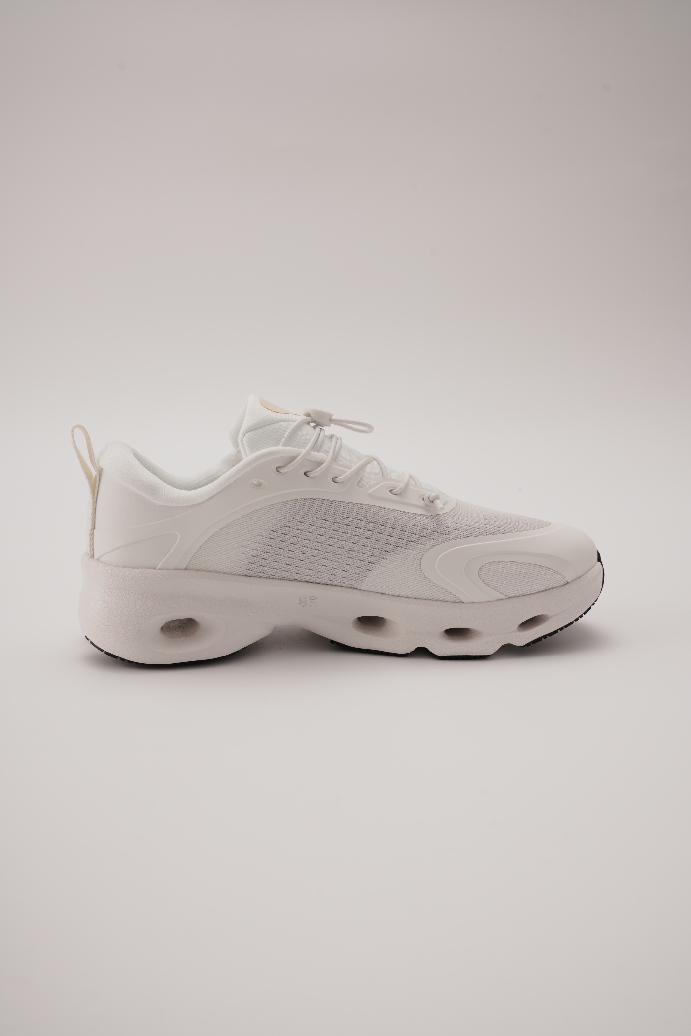 LOEWE X ON 昂跑 Cloudsolo 舒適跑步鞋 白（男女同款）