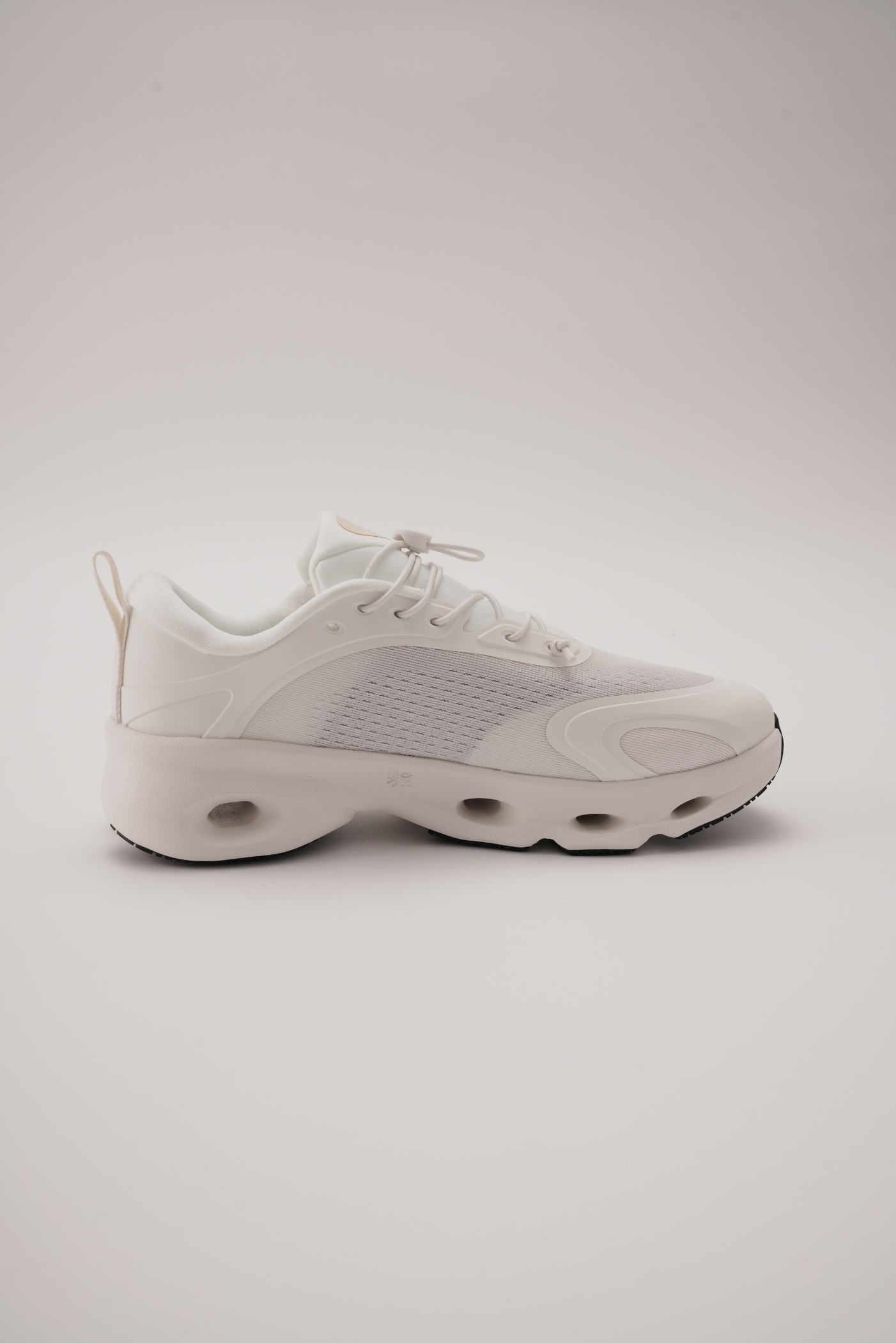 LOEWE X ON 昂跑 Cloudsolo 舒適跑步鞋 白（男女同款）