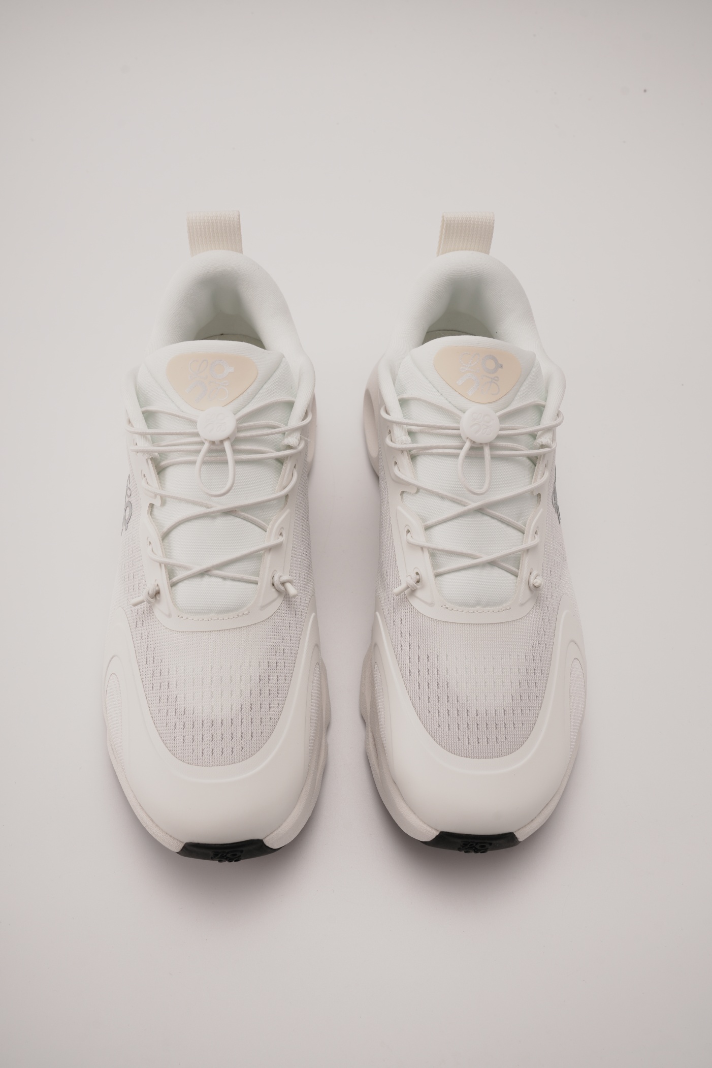 LOEWE X ON 昂跑 Cloudsolo 舒適跑步鞋 白（男女同款）