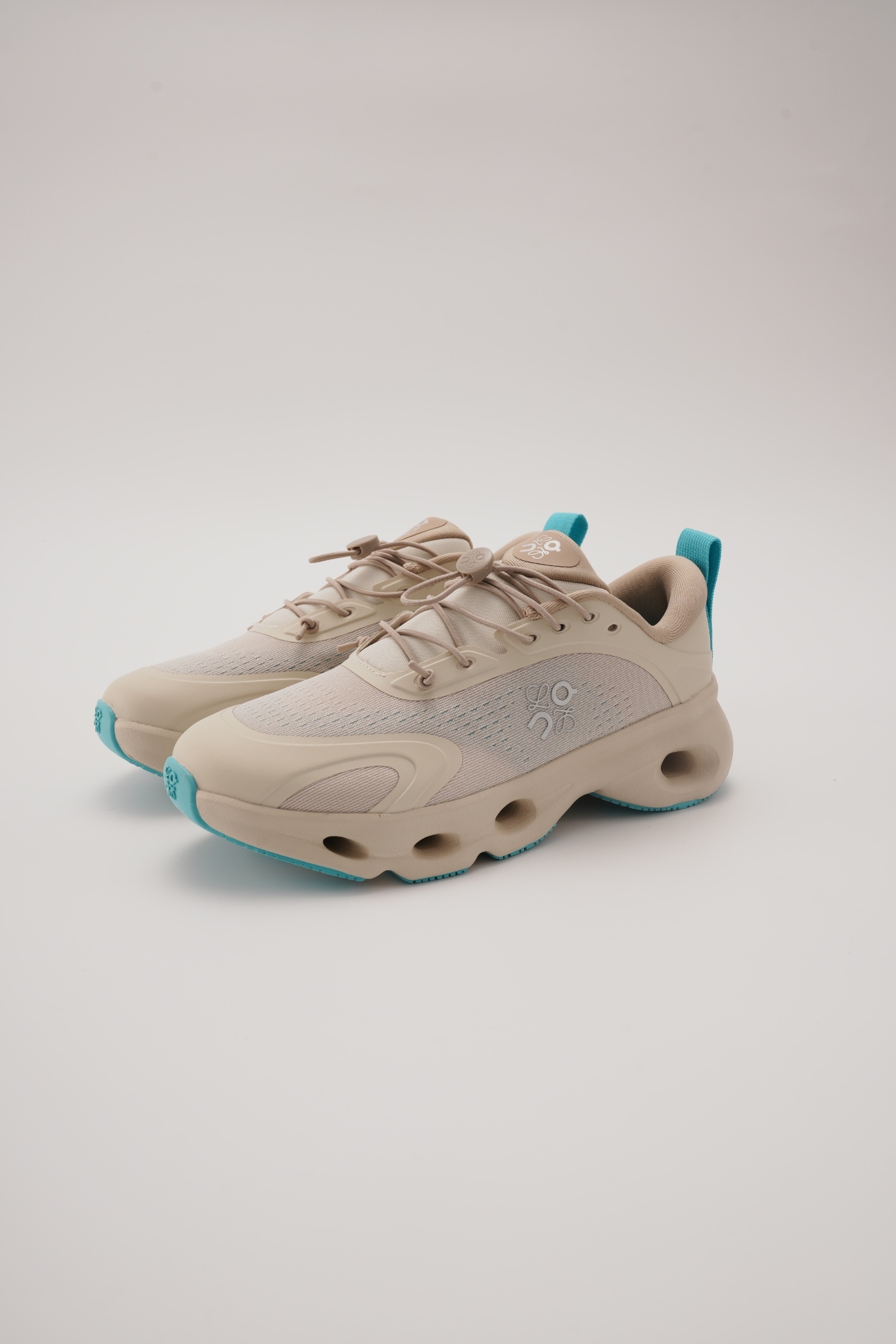 LOEWE X ON 昂跑 Cloudsolo 舒適跑步鞋 奶茶青（男女同款）