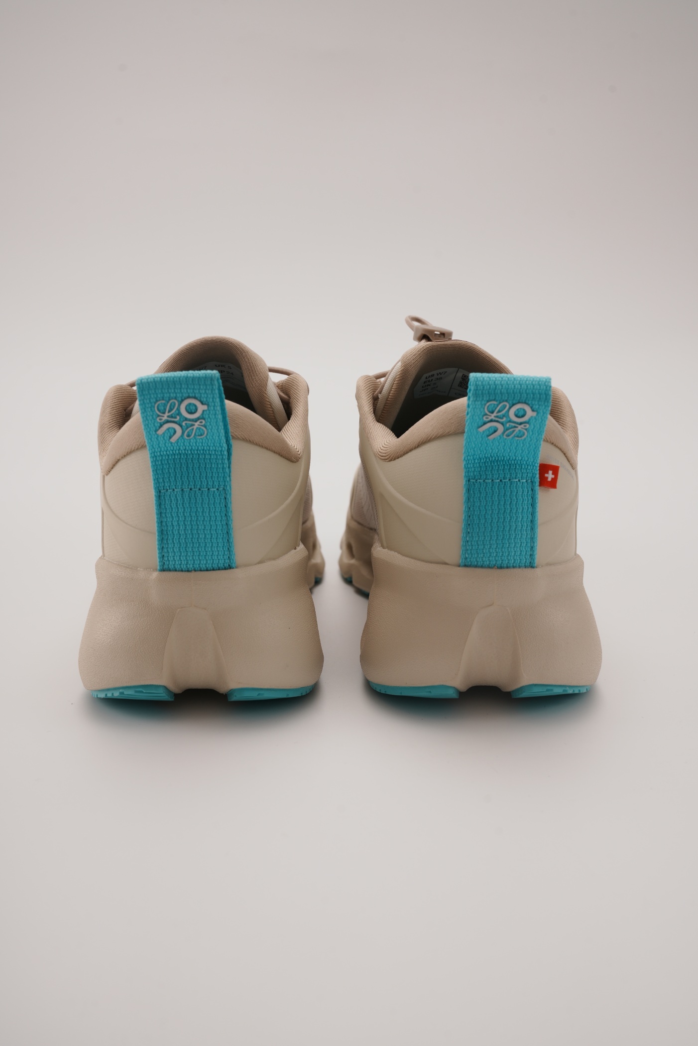 LOEWE X ON 昂跑 Cloudsolo 舒適跑步鞋 奶茶青（男女同款）