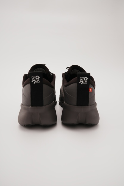 LOEWE X ON 昂跑 Cloudsolo 舒適跑步鞋 黑咖（男女同款）