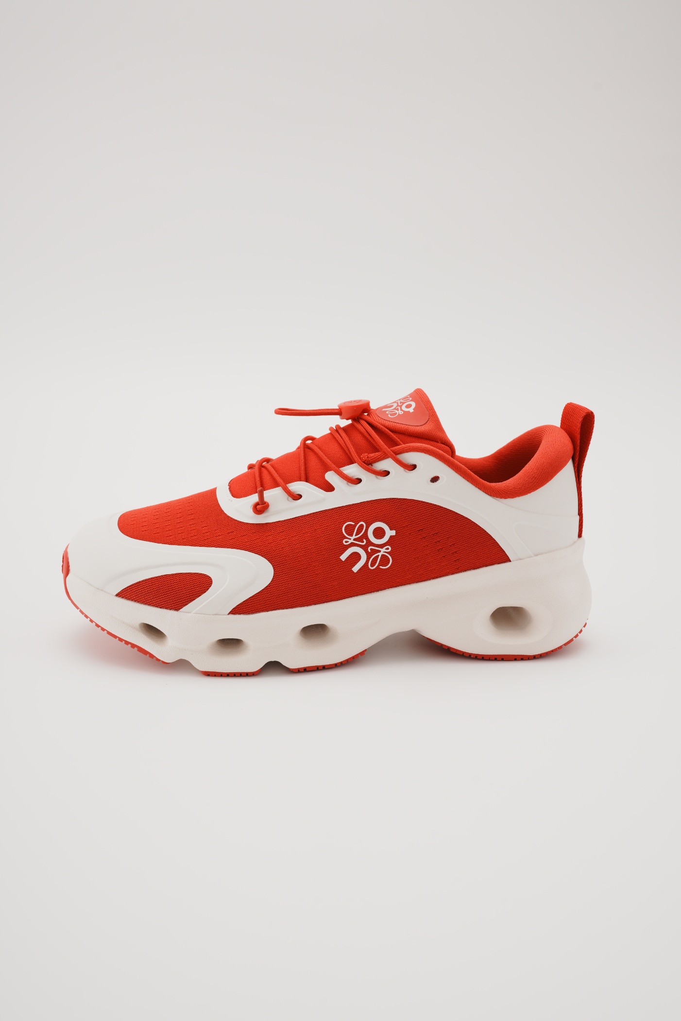 LOEWE X ON 昂跑 Cloudsolo 白紅 舒適跑步鞋 （女款）