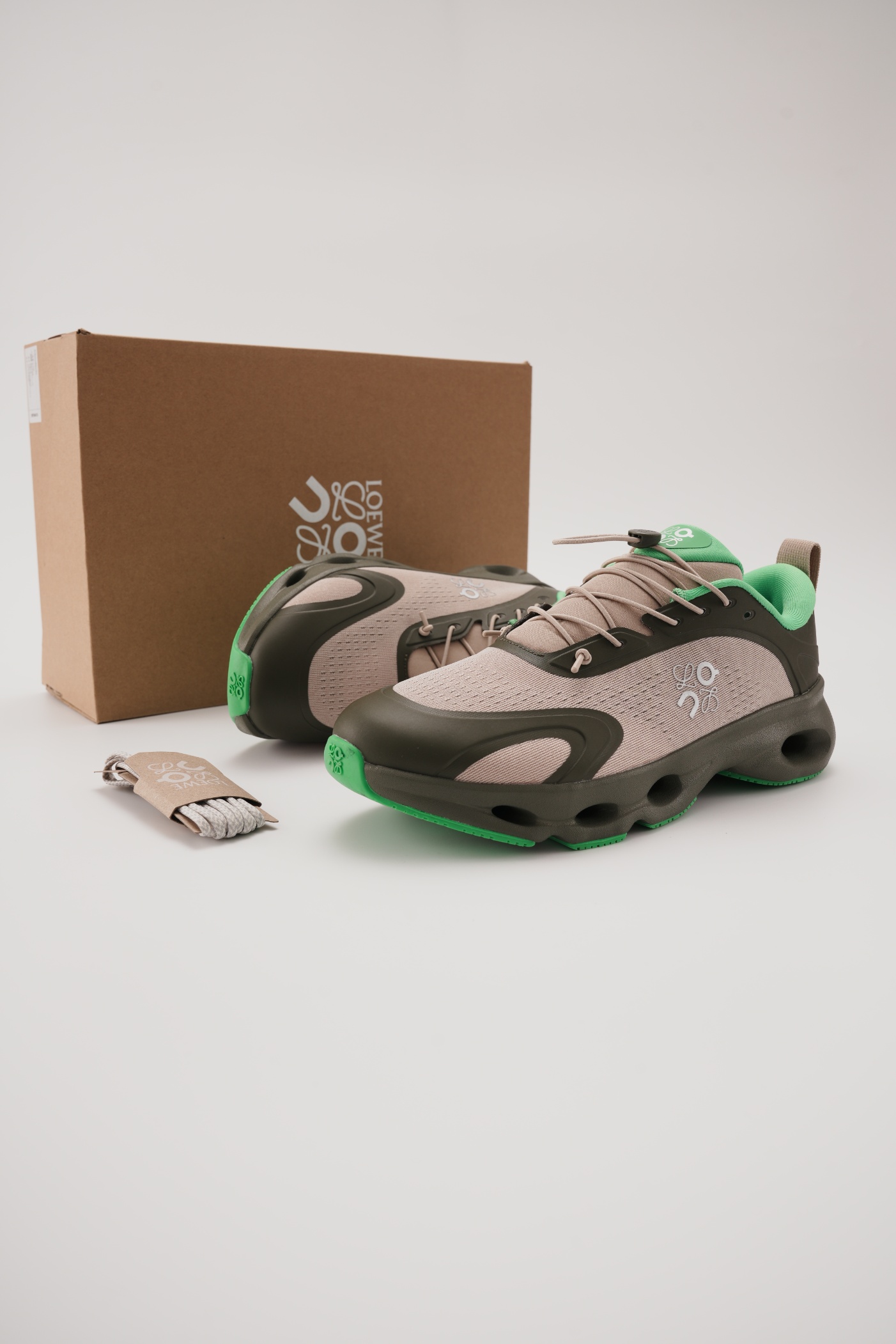 LOEWE X ON 昂跑 Cloudsolo 舒適跑步鞋 棕綠（男女同款）
